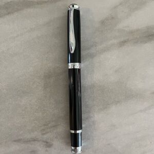 Elegant Black and Silver Pen